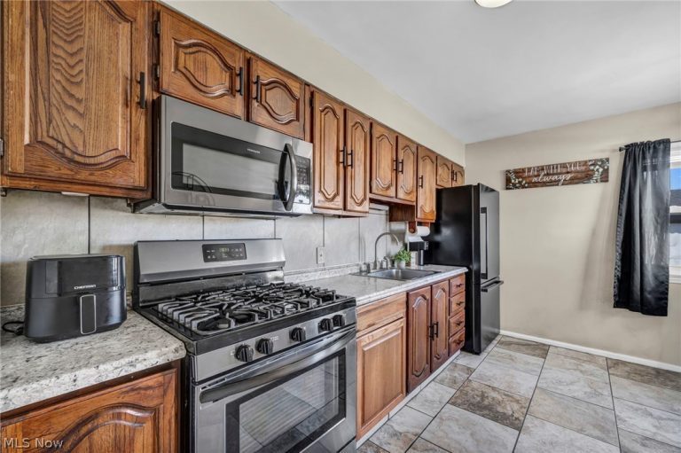 5804 Bangor Avenue, Cleveland, OH - Photo 8