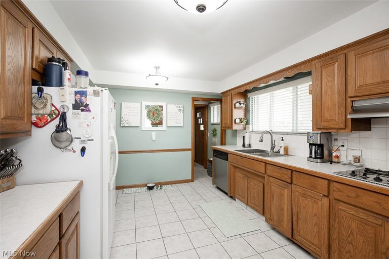 2986 Wilbanks Drive, Norton, OH - Photo 8