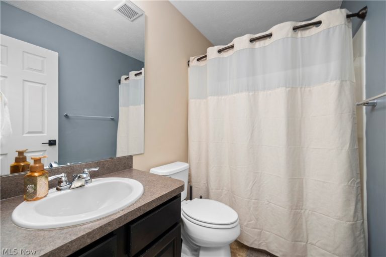 3822 Parkside Circle, Lorain, OH - Photo 8