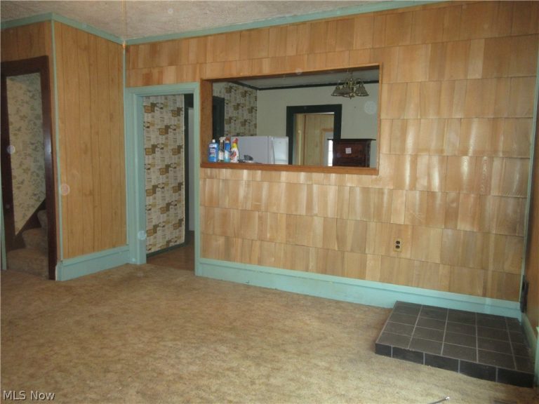 174 Hickory Street, Andover, OH - Photo 4