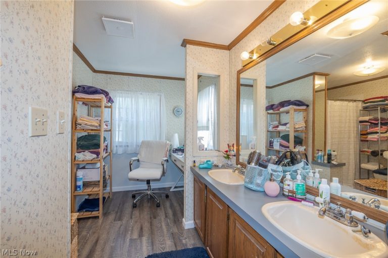 63 Parkway Drive, Olmsted Twp, OH - Photo 6