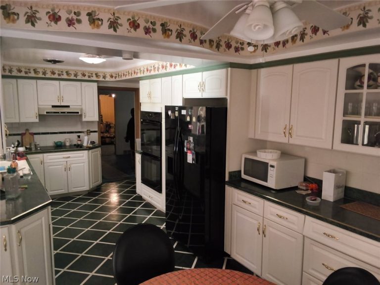 16026 Cleviden Road, East Cleveland, OH - Photo 8