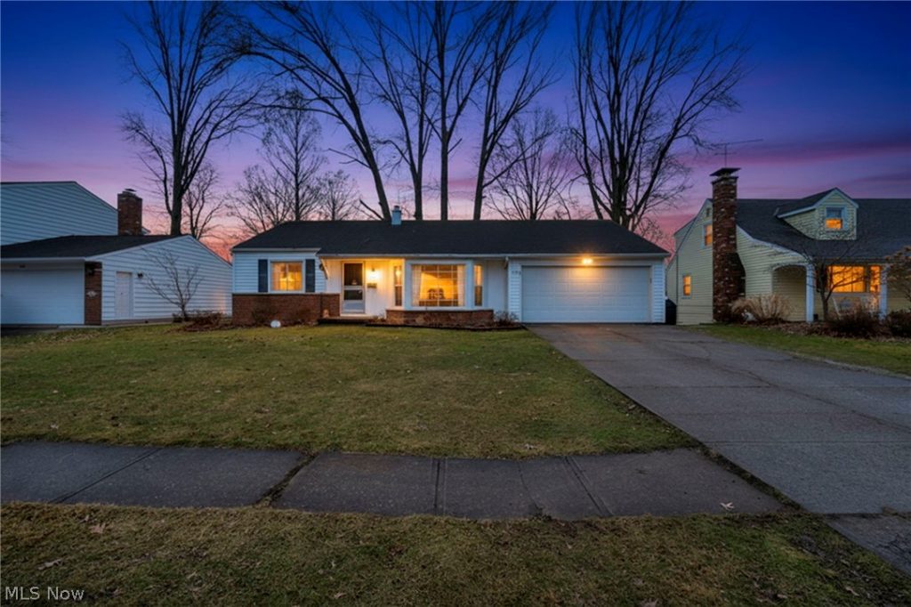 337 University Avenue, Elyria, OH