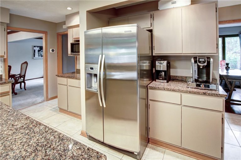 77 Carr Road, Hinckley, OH - Photo 3