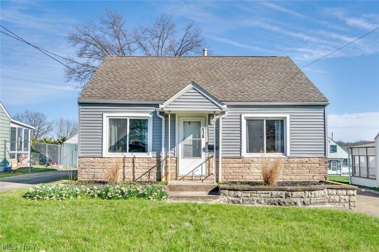 616 Poland Avenue, Struthers, OH - Photo 2