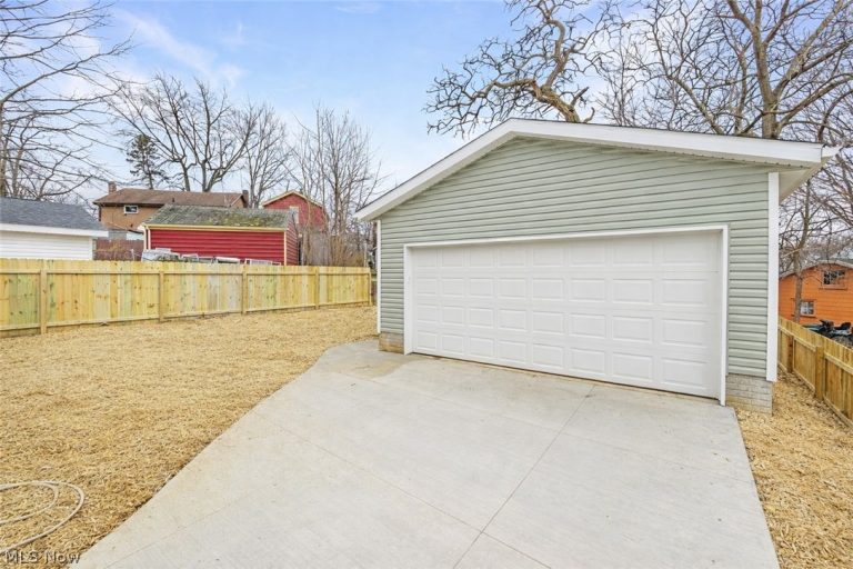 1328 Hazelwood, Akron, OH - Photo 3