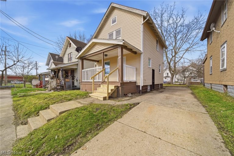 912 Ashland Avenue, Akron, OH - Photo 2