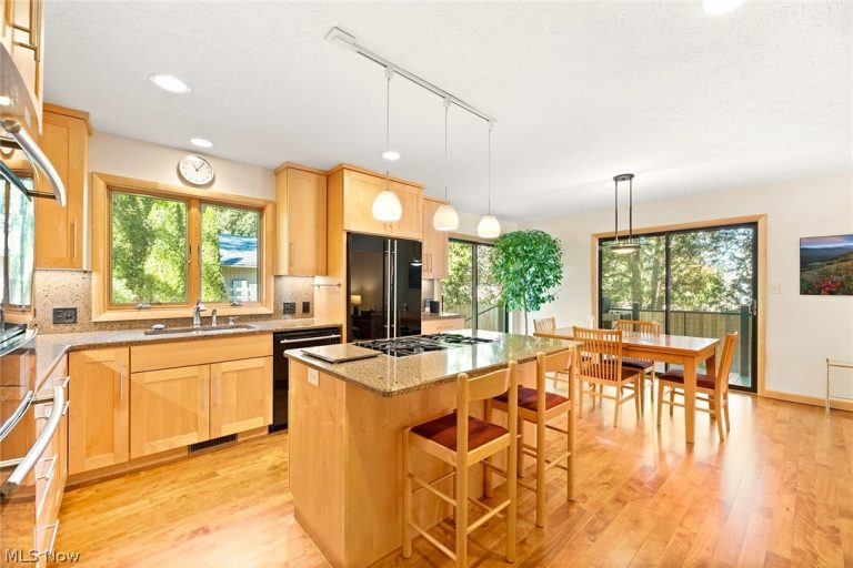 960 Poulsen Drive, Akron, OH - Photo 6