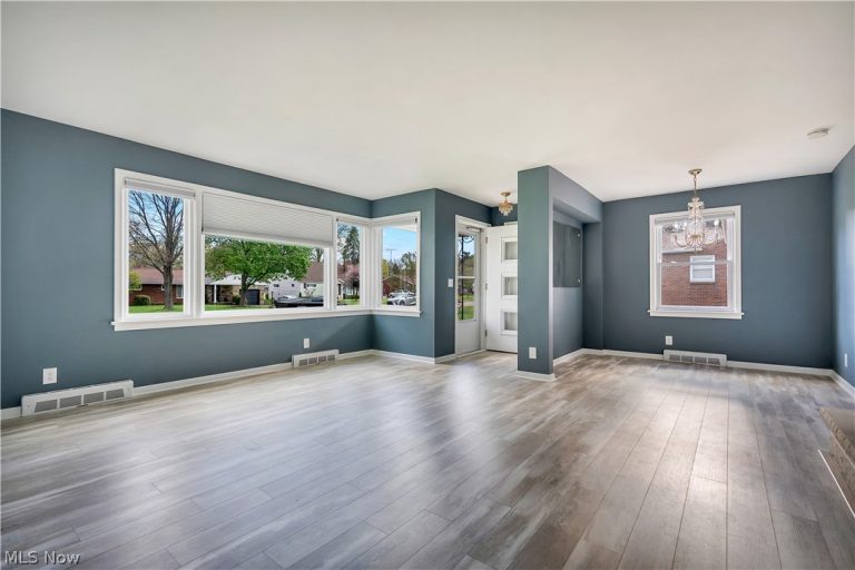 4028 Crestwood Street, Canton, OH - Photo 6