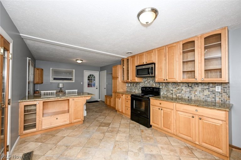 287 Edgewood Drive, Berea, OH - Photo 8
