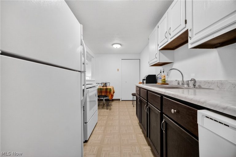 9751 Sunrise Boulevard #M10, North Royalton, OH - Photo 8
