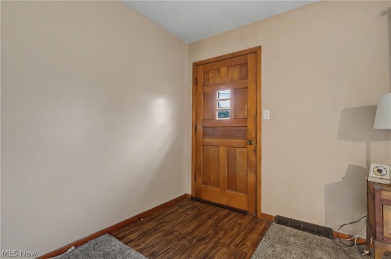 347 Beeler Drive, Berea, OH - Photo 6