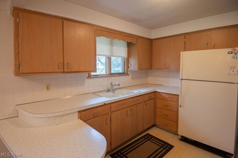 80 Hazelwood Avenue, Youngstown, OH - Photo 8