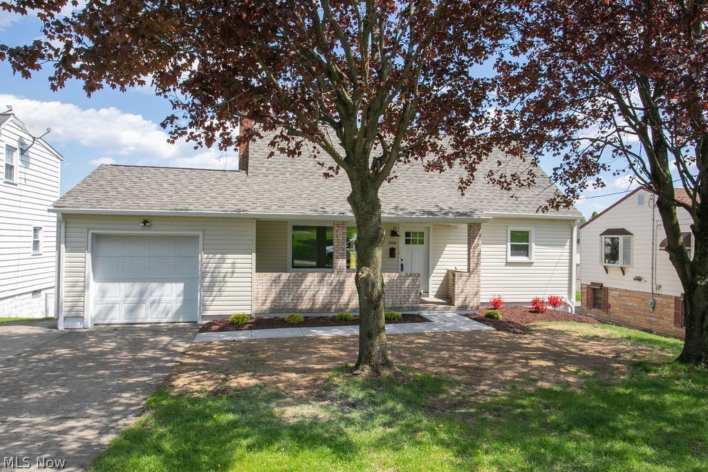 556 Idora Lane, Struthers, OH