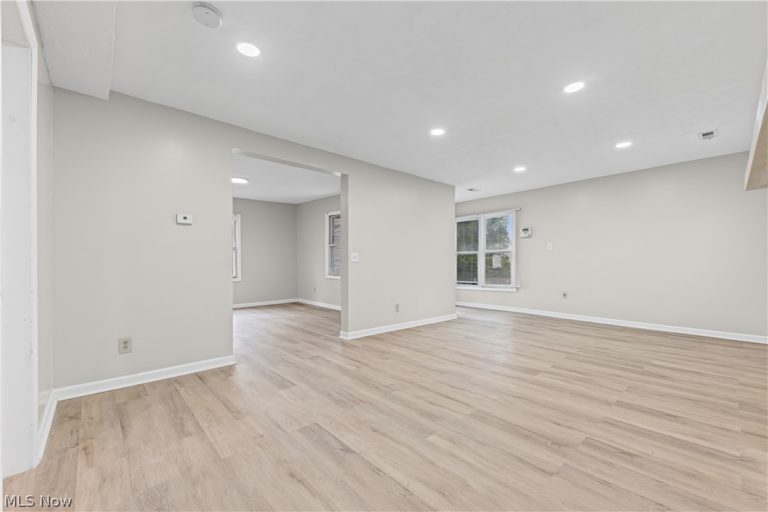 27182 Oriole Avenue, Euclid, OH - Photo 4