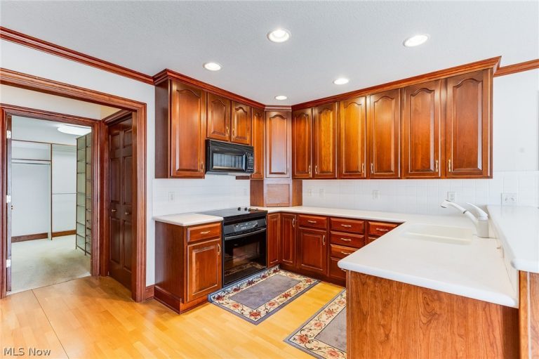 140 Hogan Lane, Warren, OH - Photo 4