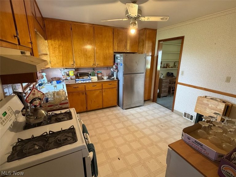 400 Orchard Lane, Medina, OH - Photo 5