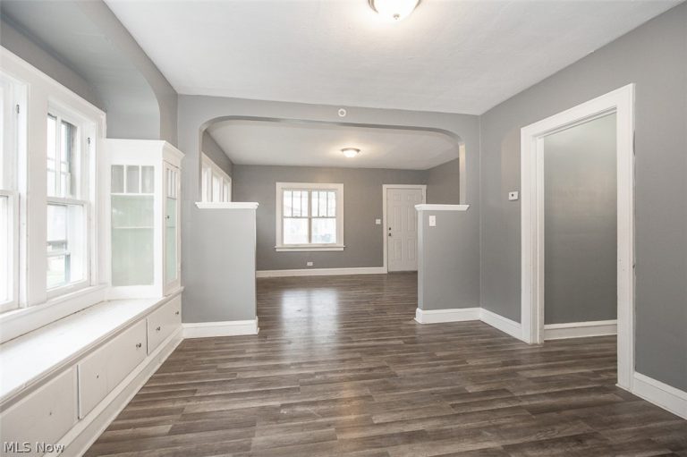 7915 Vineyard Avenue, Cleveland, OH - Photo 6