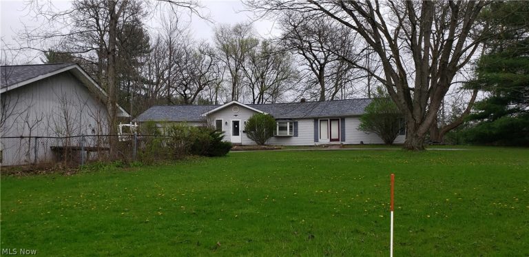 2252 Medina Line Road, Akron, OH - Photo 2