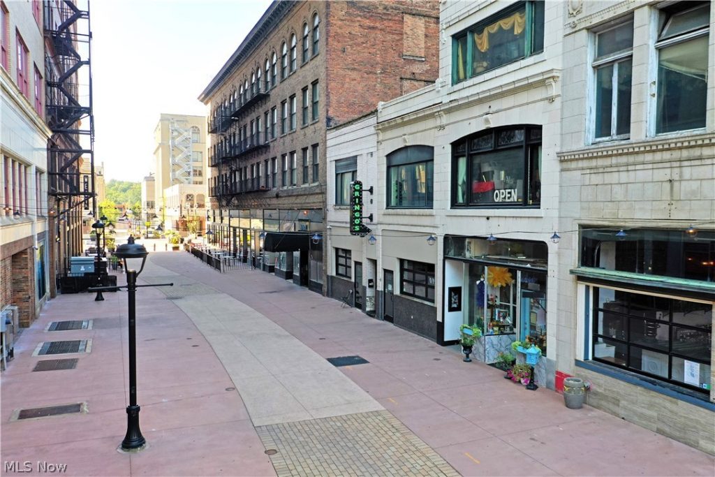 24 Phelps Street, Youngstown, OH