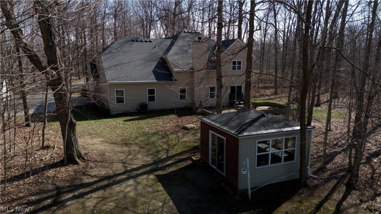 8340 Claus Road, Amherst, OH - Photo 5