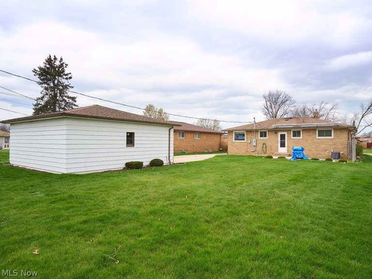 12101 Tucson Drive, Parma, OH - Photo 8