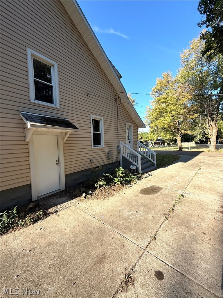 3687 Franklin Avenue, Hubbard, OH - Photo 2