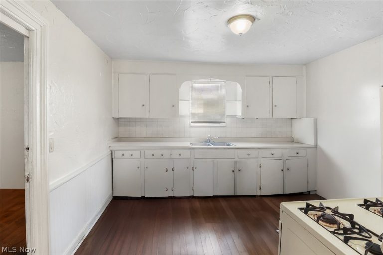 499 Brown Street, Akron, OH - Photo 3