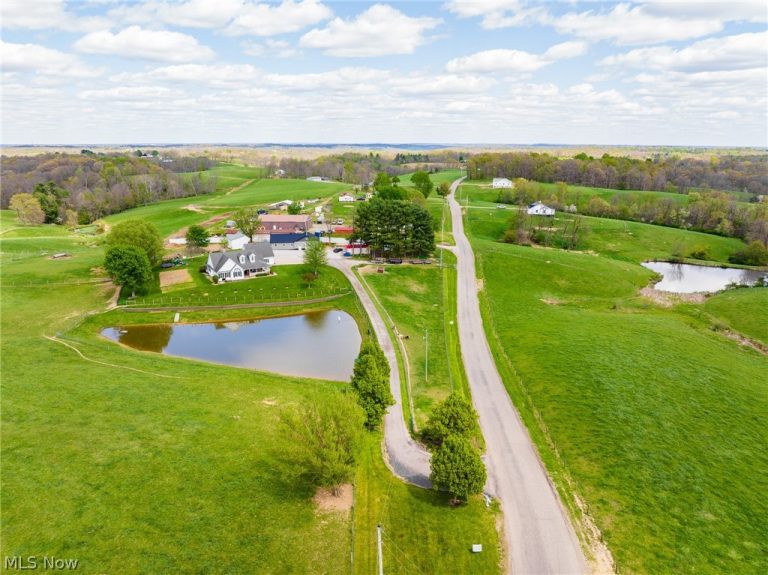 2040 Wesley Chapel Road, Zanesville, OH - Photo 6