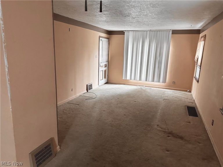 13413 Highlandview Avenue, Cleveland, OH - Photo 6