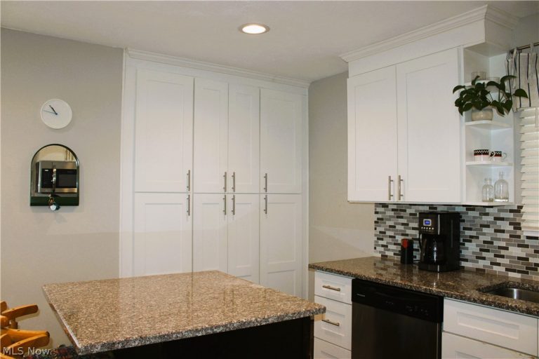 1936 Revere Road, Cleveland Heights, OH - Photo 6