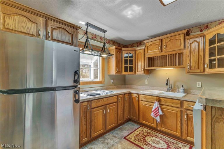 2140 Gardenland Avenue, Niles, OH - Photo 6