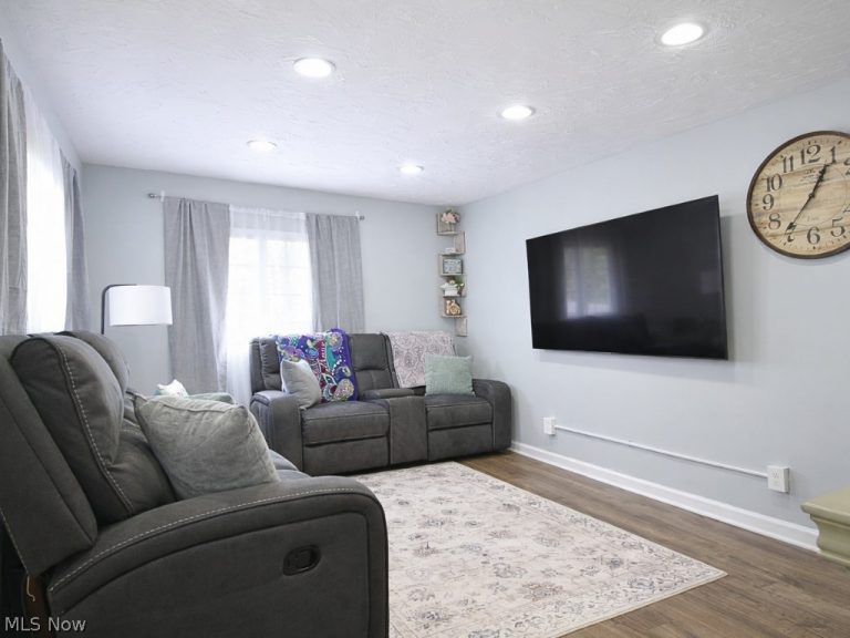 33850 Beachpark Drive, Eastlake, OH - Photo 6
