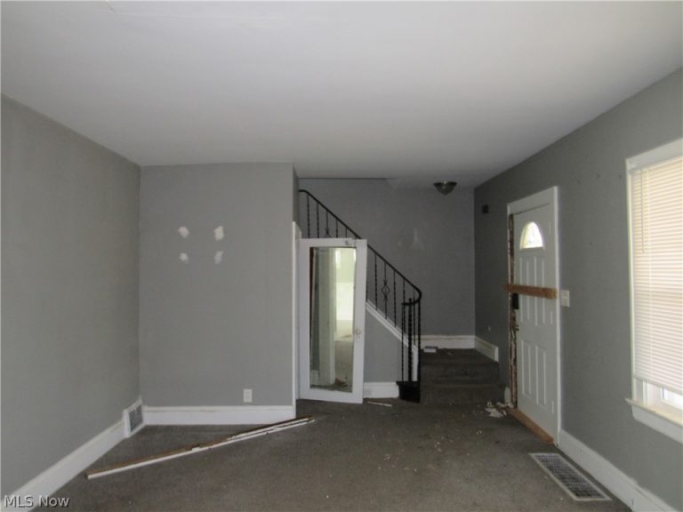 13208 Maplerow Avenue, Garfield Heights, OH - Photo 6