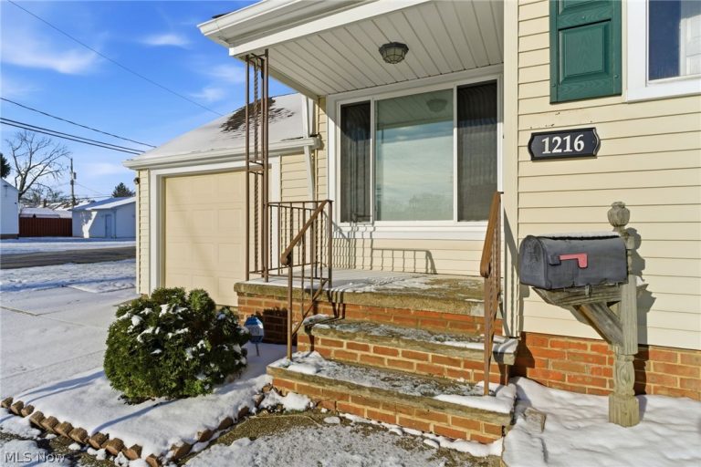 1216 Miner Road, Mayfield Heights, OH - Photo 2