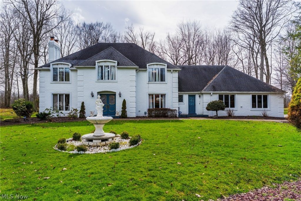 1969 Twin Oaks Drive, Girard, OH