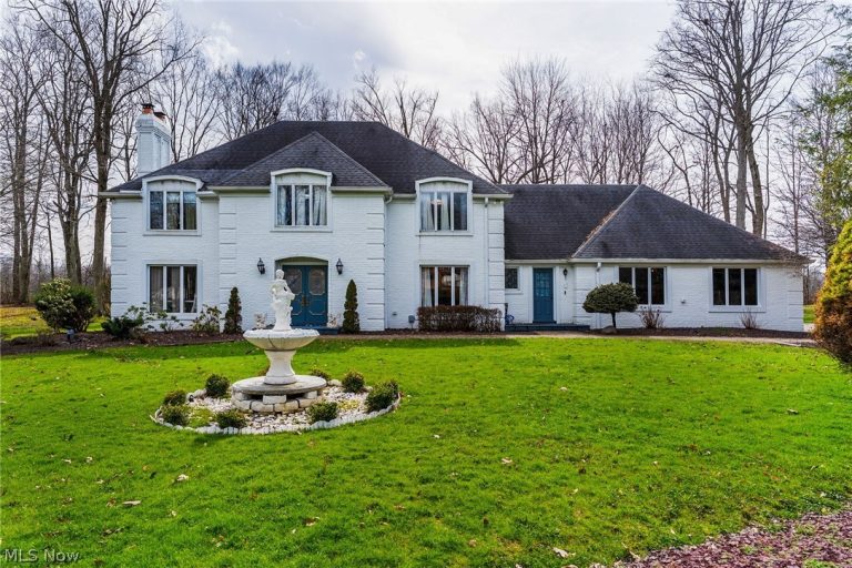 1969 Twin Oaks Drive, Girard, OH, 44420