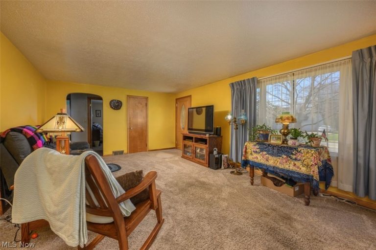 318 Wood Street, East Canton, OH - Photo 6