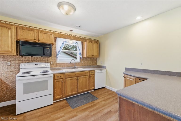 655 Spangler Street, Willard, OH - Photo 8
