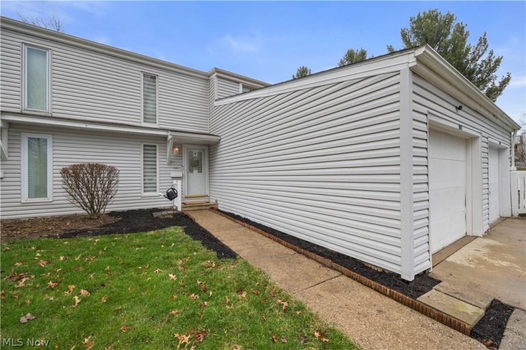 190 Deepwood Drive, Wadsworth, OH - Photo 3