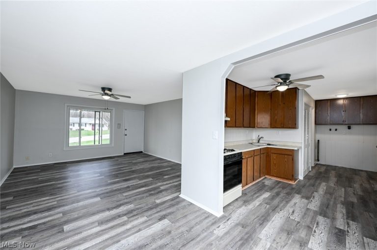 6369 Eldridge Boulevard, Bedford Heights, OH - Photo 8