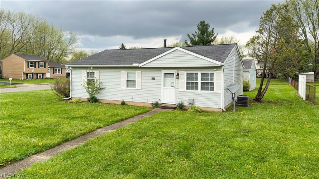 9841 Green Drive, Windham, OH