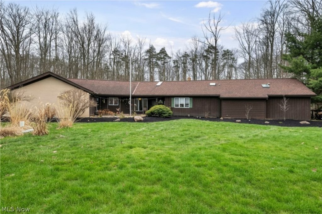 2960 Millgate Drive, Willoughby Hills, OH