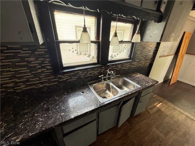 22553 Ivan Avenue, Euclid, OH - Photo 5