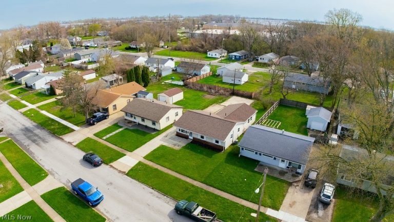 1310 Larchmont Drive, Sandusky, OH - Photo 4