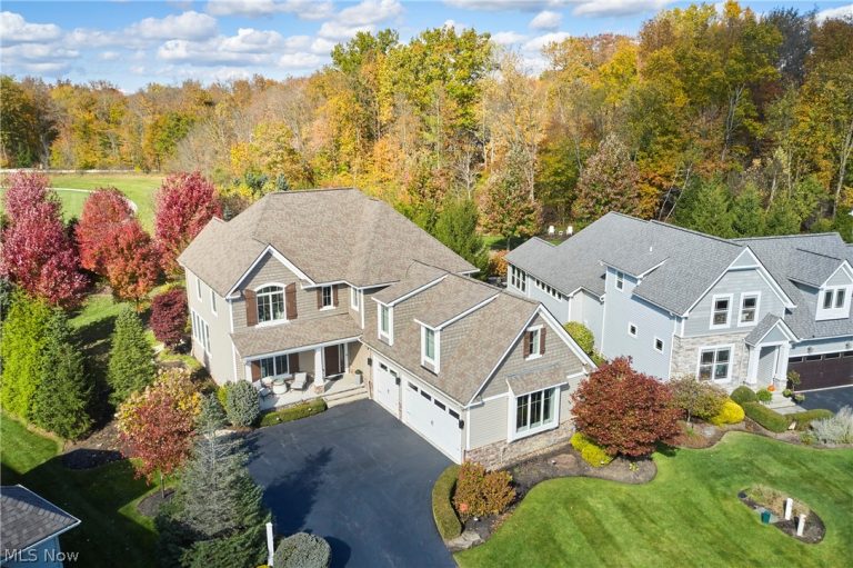17552 Gates Landing Drive, Chagrin Falls, OH - Photo 2
