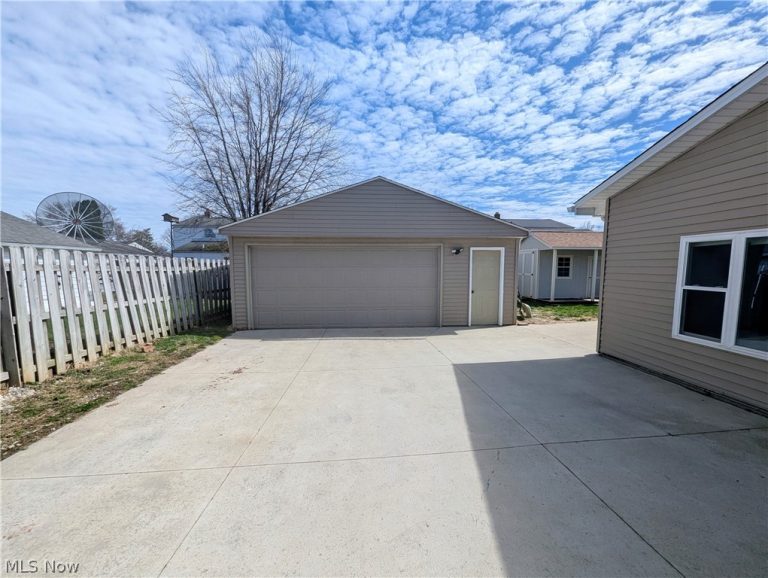1045 347th Street, Eastlake, OH - Photo 4