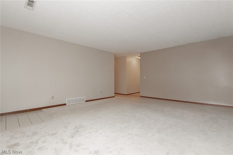 133 Hampshire Cove, Painesville Twp, OH - Photo 4