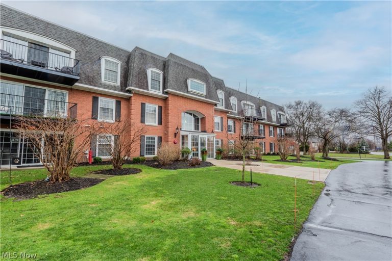 22701 Center Ridge Road #207, Rocky River, OH - Photo 2