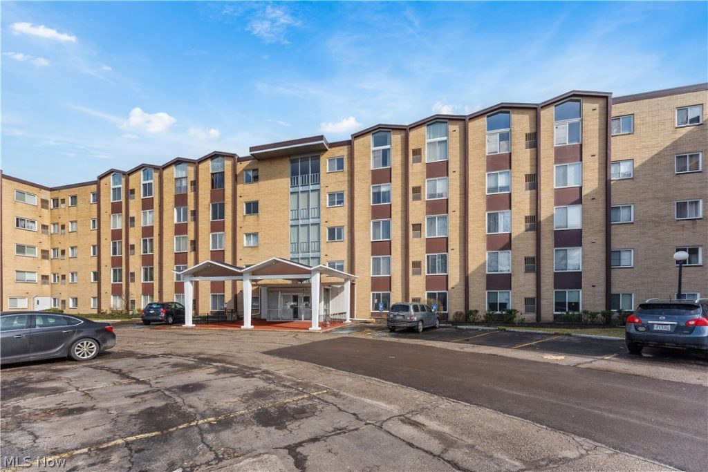 25735 Lorain Road #210, North Olmsted, OH